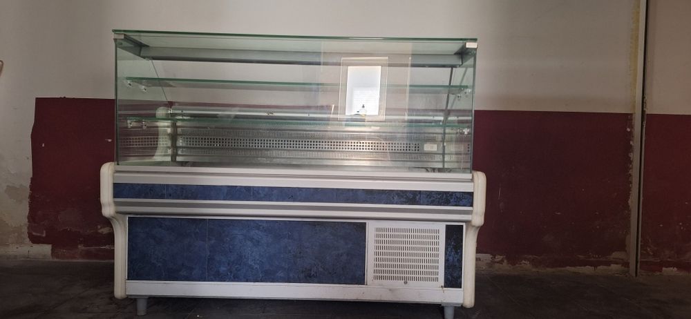 Vitrine de frios com.motor novo