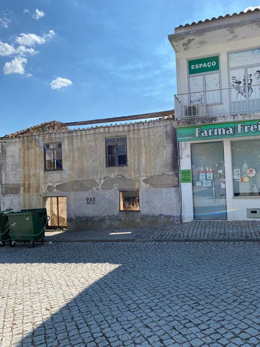 Casa devoluta em Freixedas