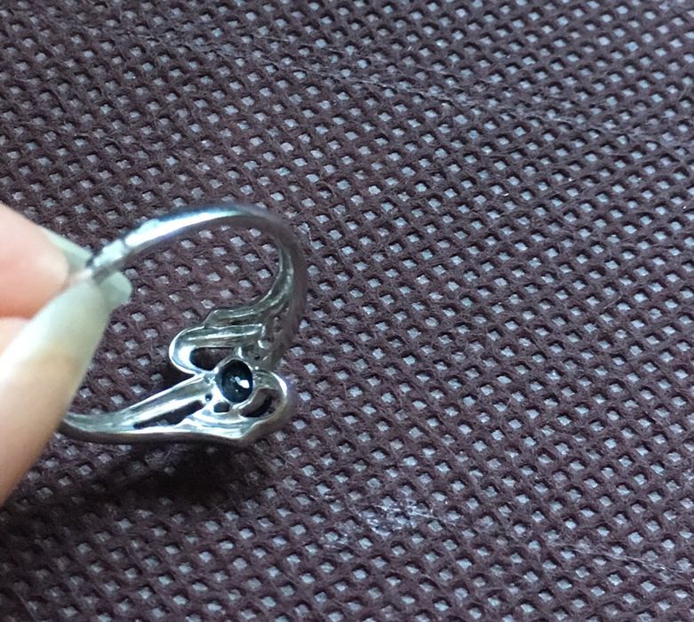 Изящное кольцо Zarina белое золото с сапфиром и бриллиантами оригинал