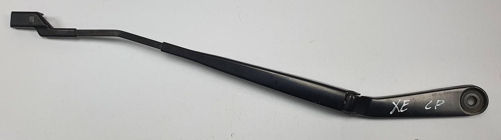 RAMIĘ WYCIERACZKI LEWY PRZÓD JAGUAR XE X760 GX73-17527-AC EUROPA