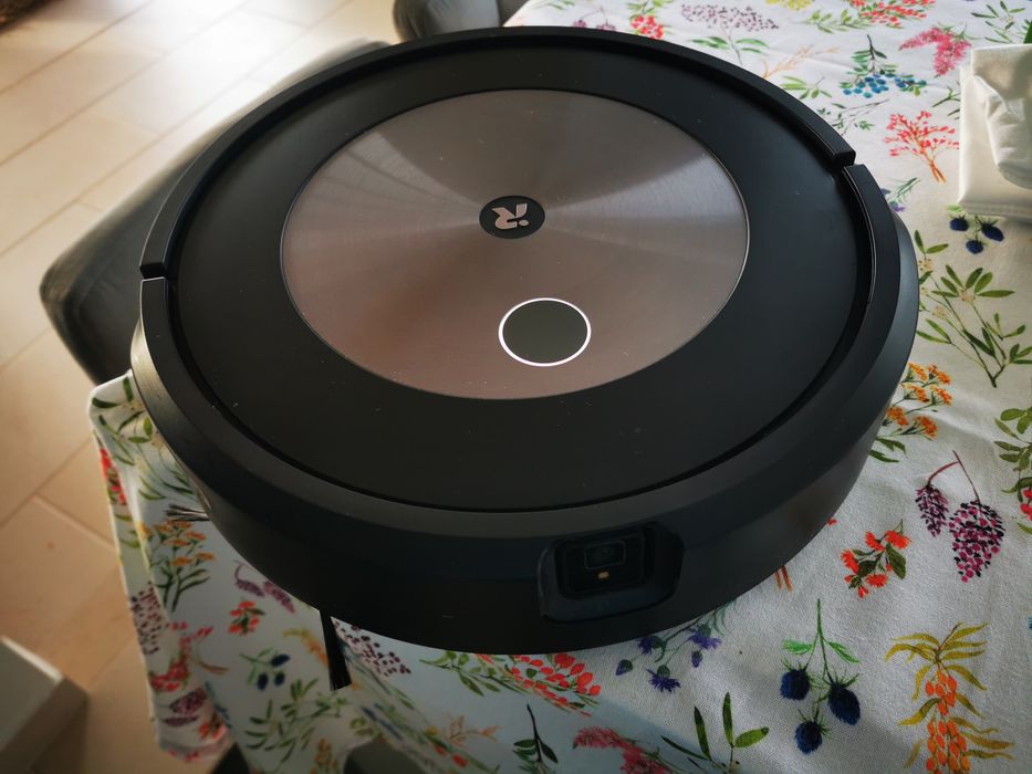 IRobot J7 com dock de carregamento