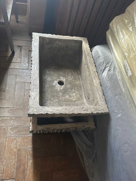 Продам бетонную вазу