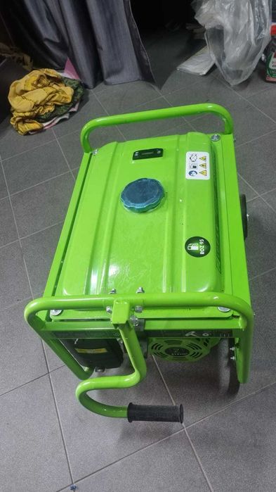 бензиновый генератор Zipper ZI-STE2800.новий .торг