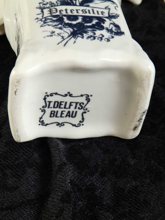 Сервировка . Фарфоровые баночки для специи