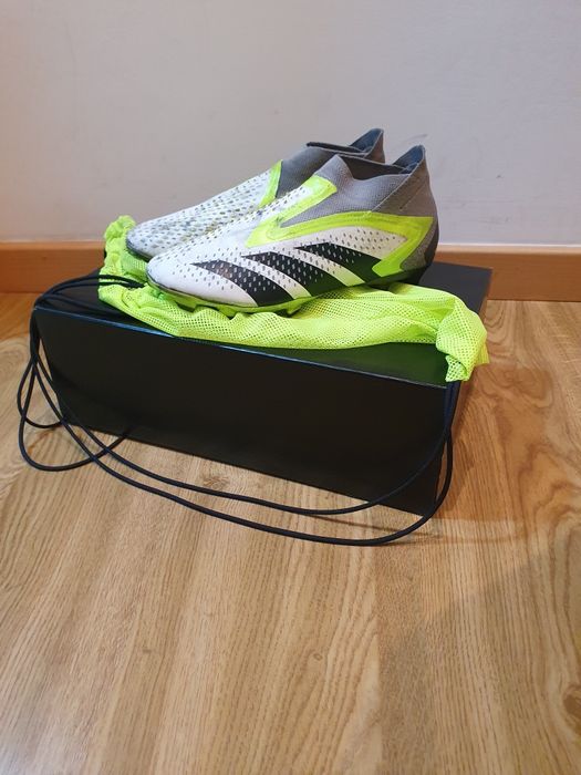 Chuteiras futebol campo sintético