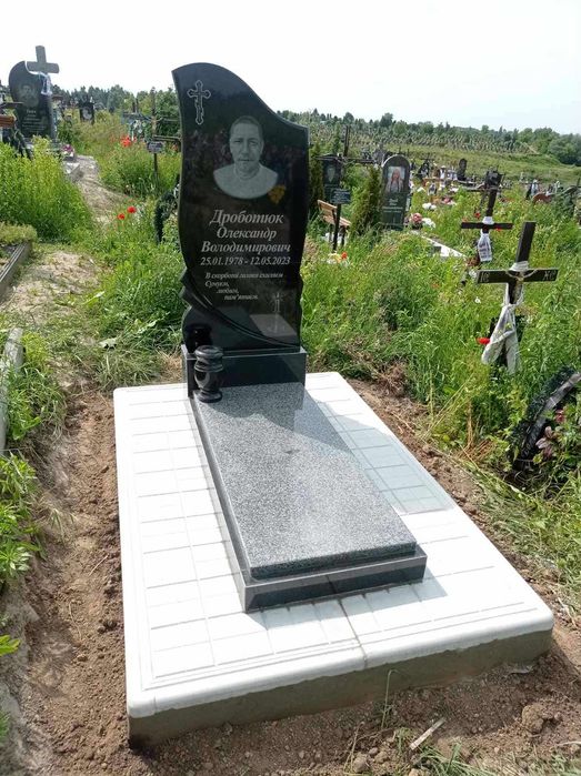 Виготовлення та встановлення пам'ятників  з граніту та крихти