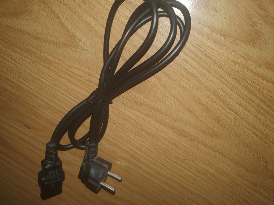 Kabel zasilający do komputera drukarki itp mam też inne kable pytać