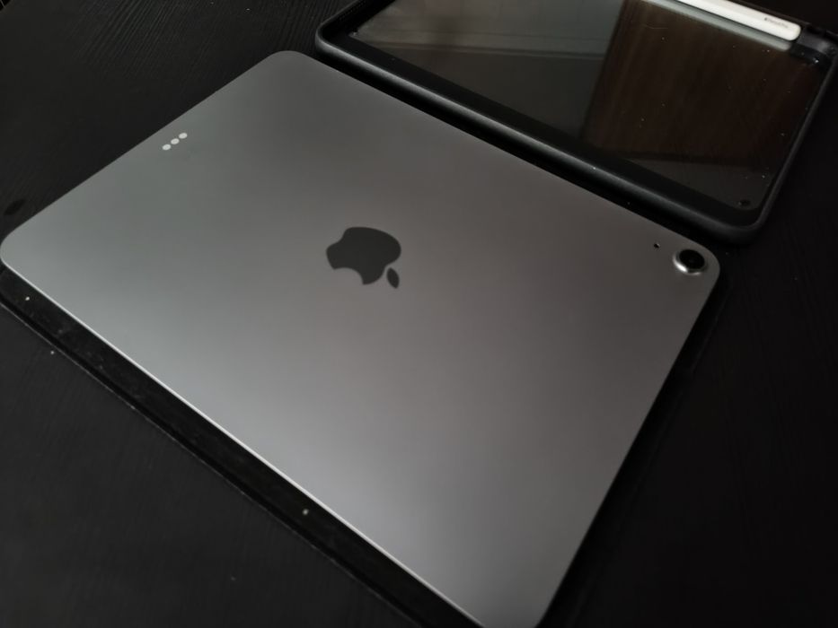 iPad Air M4 128GB Wi-Fi - Como novo, com garantia (fatura maio 2026) e acessórios.