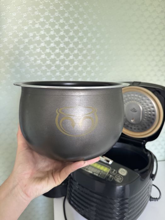 Мультиварка Tefal RK745832, 5 л, 37 програм, у відмінному стані.