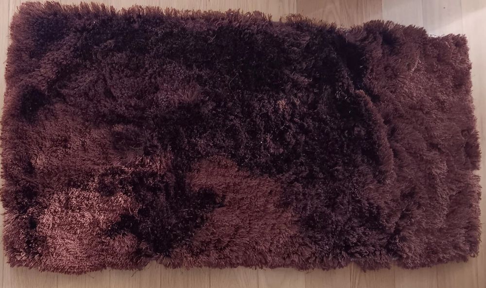 Carpete castanha de pelo alto