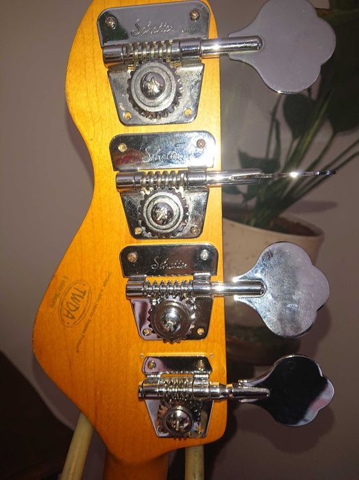 Gitara basowa vintage fretless