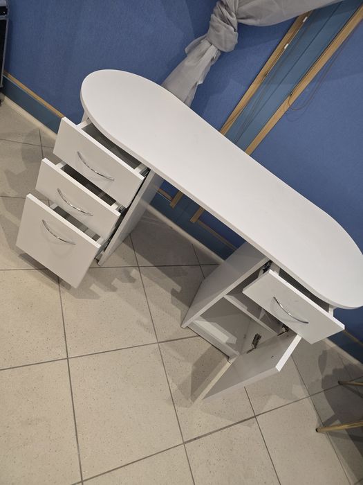 Biurko manicure  solidne