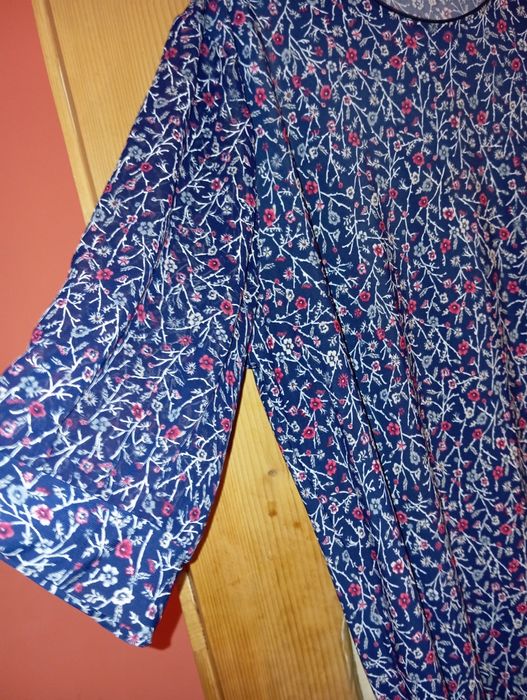 Sukieneczka w kwiaty 140 biust