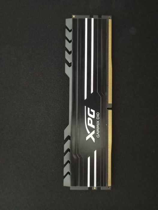 Memoria RAM XPG DDR4 16GB - usada