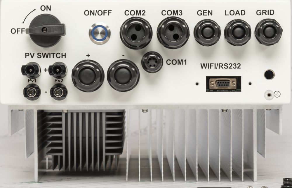 Інвертор гібридний   Deye SUN-6K-SG05LP1-EU-AM2