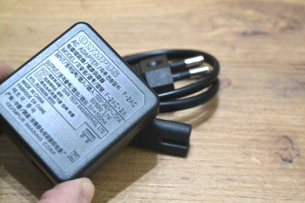 ładowarka zasilacz Olympus F2-AC oryginał do aparat + kabel zasilający