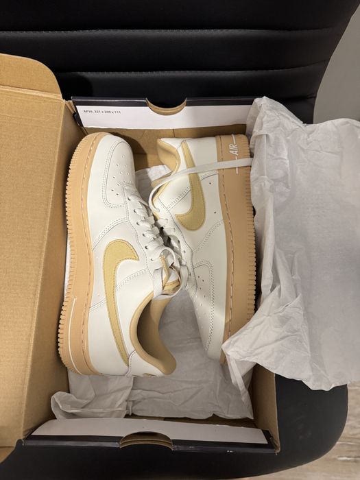 Продам женские кросовки Nike Air Force 1 ’07