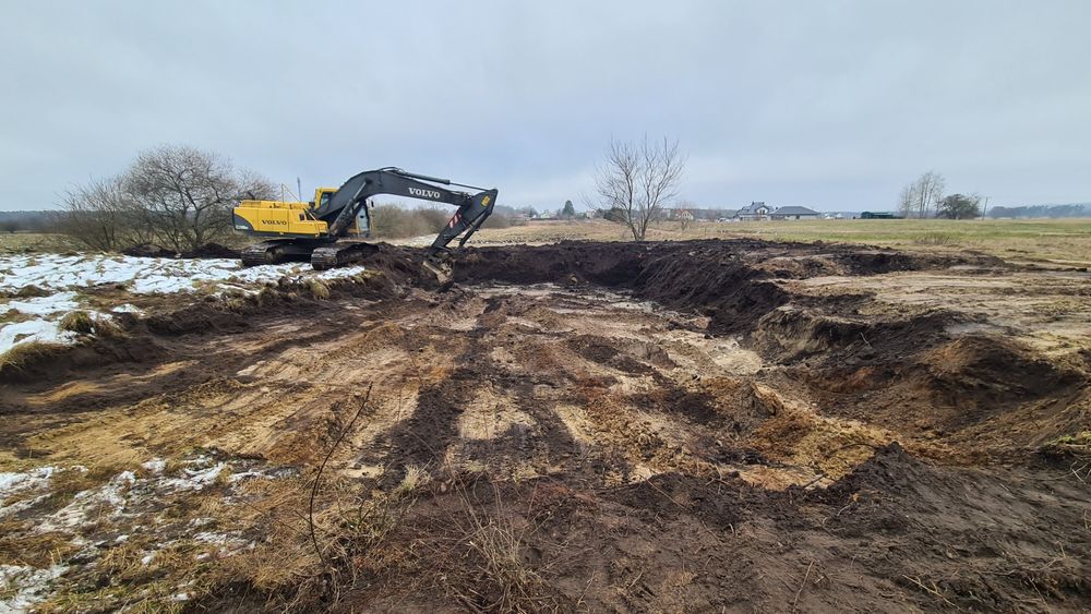 Wymiana gruntu pod dom stawy jeziorka koparka