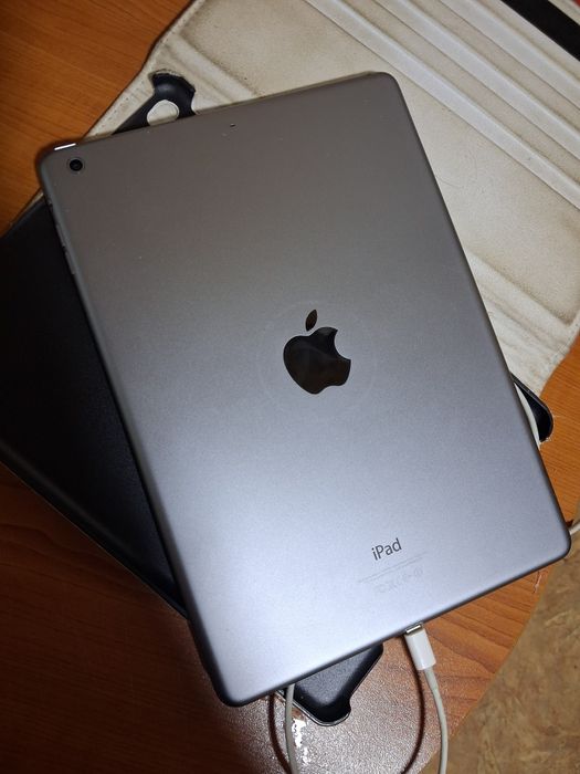 Продам Apple Air