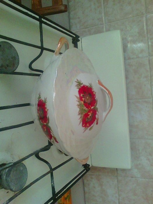 супник б.у с крышкой отличное состояние