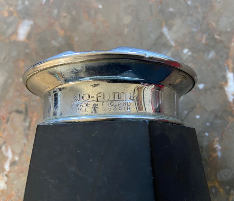 Cinzeiro deco no-fume made in england pat. nº 253518