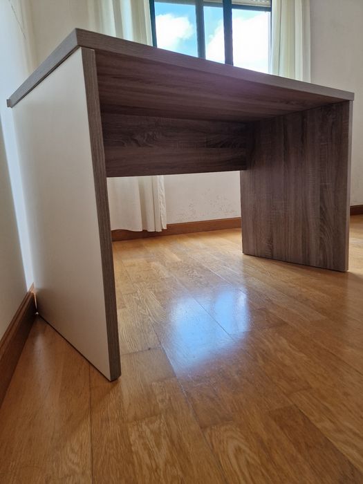 Mesa de escritório em madeira compensada, branca/cinzenta