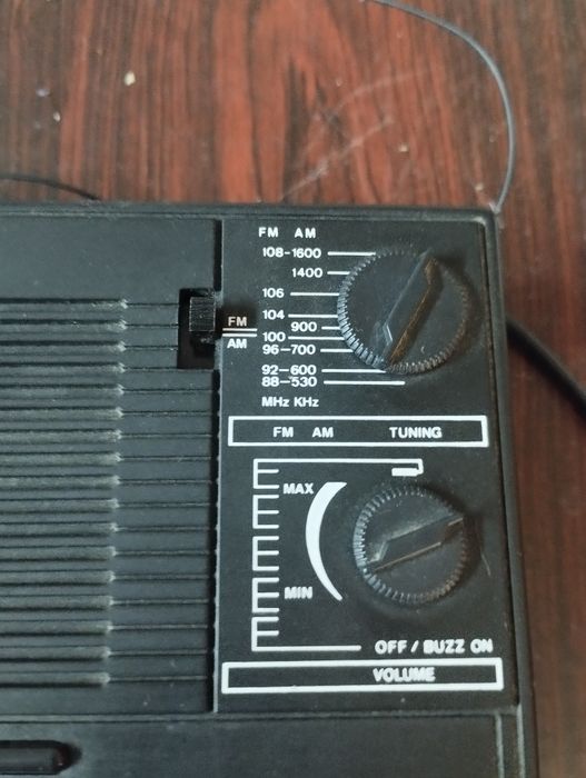 Rádio portátil a funcionar