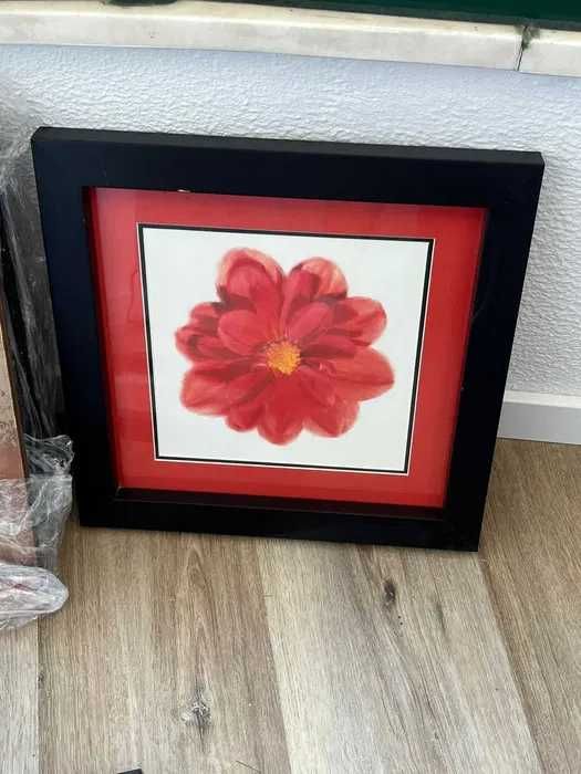quadro com flor vermelho