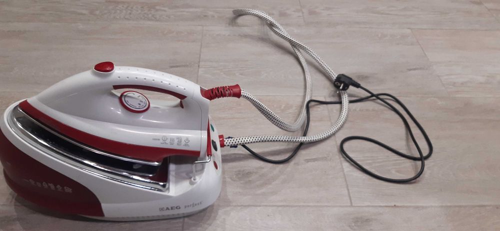 УТЮГ ПАРОВОЙ.паровой утюг