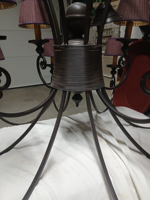 Candeeiro em ferro  com 12 abajour em organza