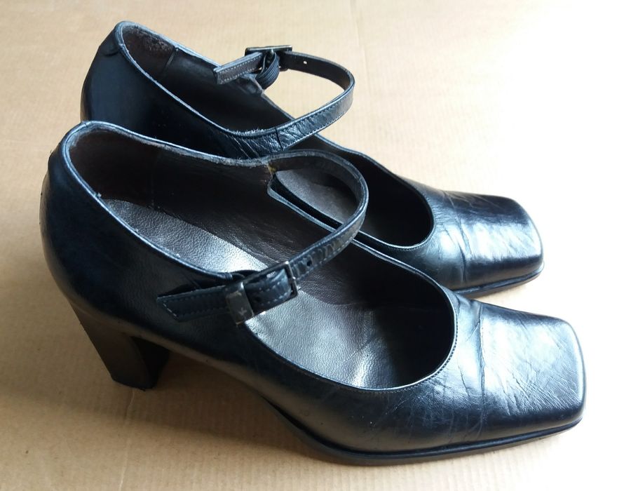 Sapatos em pele, tamanho 35/36, salto 8 cm, pretos