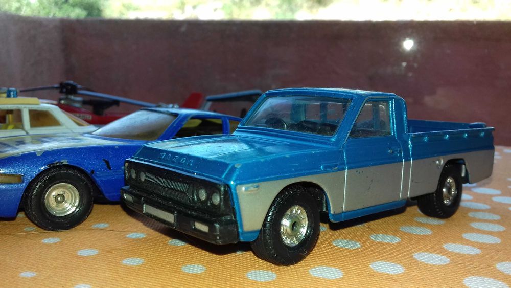 Carrinhos Matchbox e Corgi escala 1/36