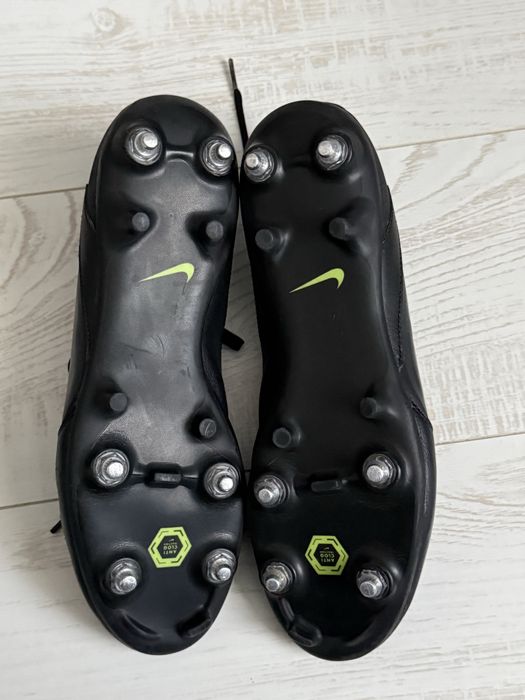 Футбольні  буци та сороконожки