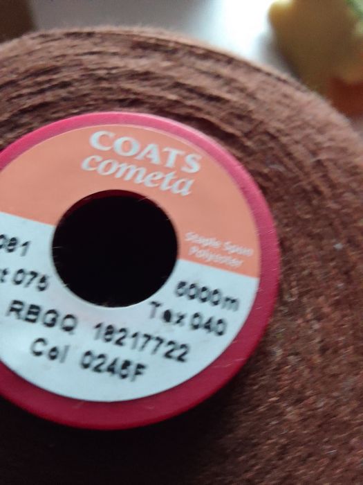 Nici krawieckie różne kolory