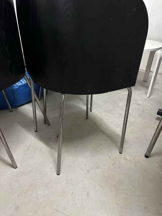 Mesa usada com 4 cadeiras mesa preta