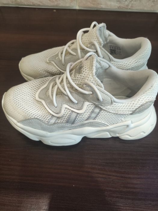 Продам летние кроссовки Adidas