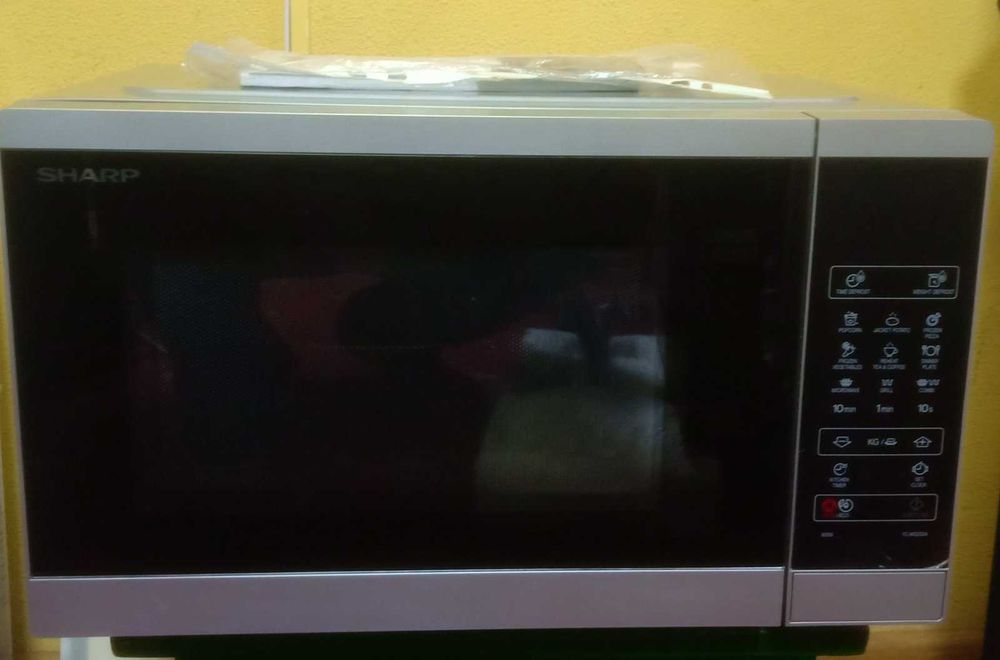 Мікрохвильова піч  SHARP YC-GG252AE гриль 25л 900Вт .