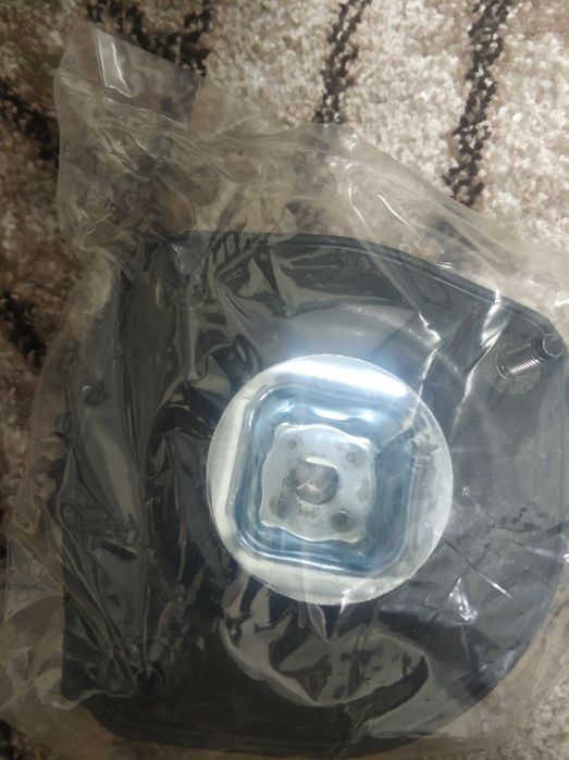 Продам опору Kia/Hyundai заднього правого  амортизатора