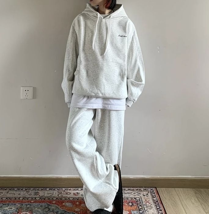 Костюм оверсайз сірого кольору