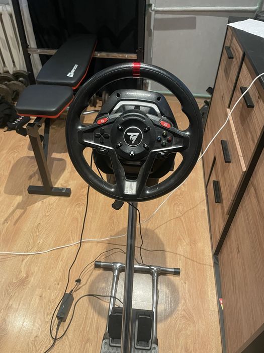 Thrustmaster T150 + pedały + stojak – kompletny zestaw