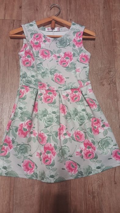 Сукня на дівчинку 5-7 років