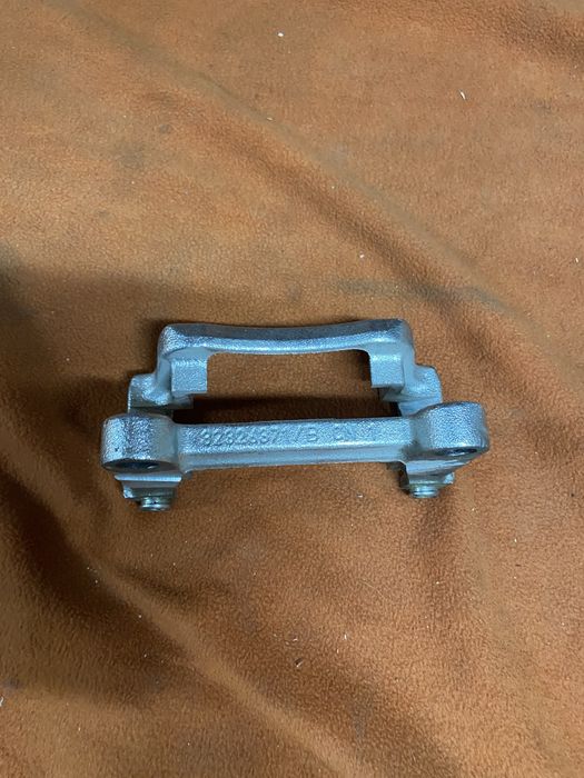 скоба заднього супорта до шарана, альхамбри, гелексі,