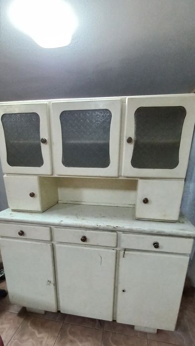 Stary kredens do renowacji