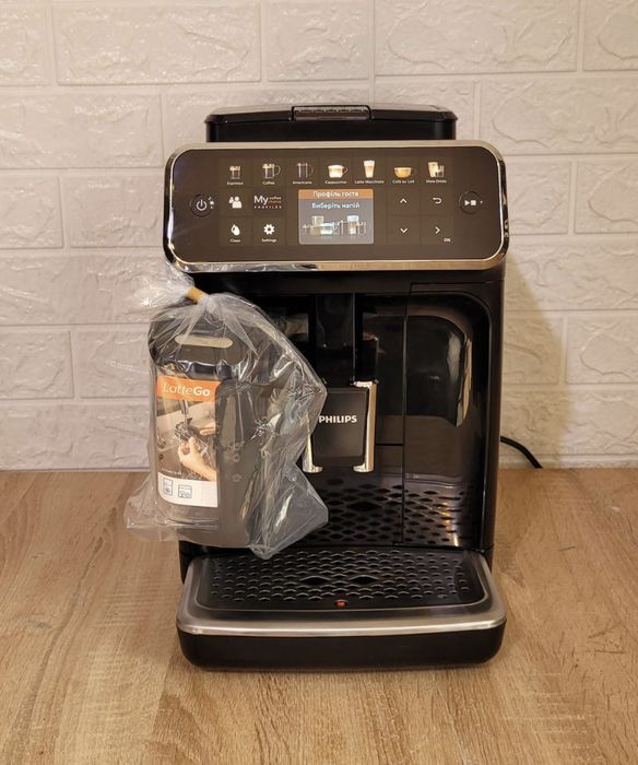 Кавомашина, кофемашина , кавоварка Philips LatteGo 5447 гарантія 6