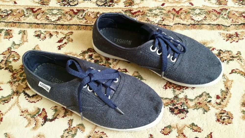 Продам детские тапочки текстильные ( плотные ) р. 34