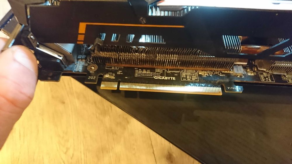 1080ті Aorus неробоча..