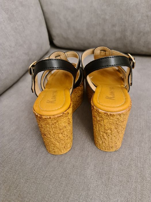 Sandálias de cunha pretas