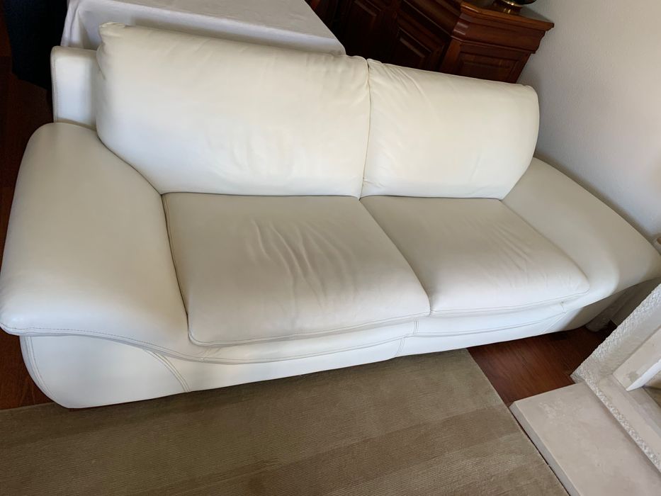 Sofá branco em pele de três lugares