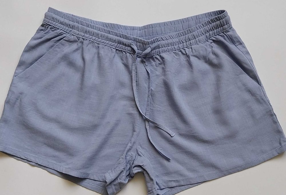 Szorty krótkie spodenki z wiskozy i lnu błękitne 38 H&M