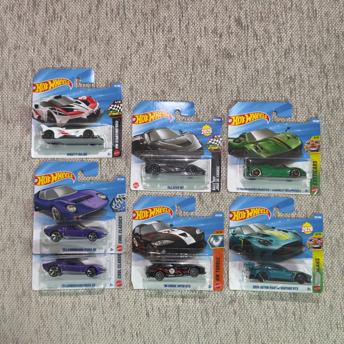 Hot Wheels Bugatti + Lamborghini + McLaren + Pagani + Dodge + Aston Martin (Selados)
